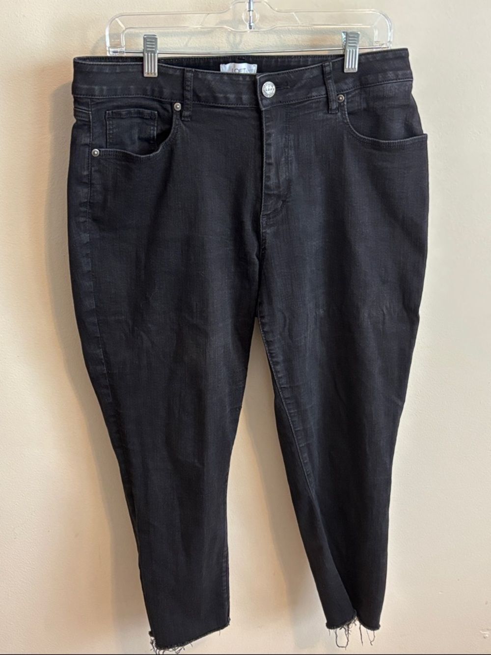LOFT Black Curvy Skinny Crop Jeans Size 12 Frayed Raw Hem Denim Pants Women